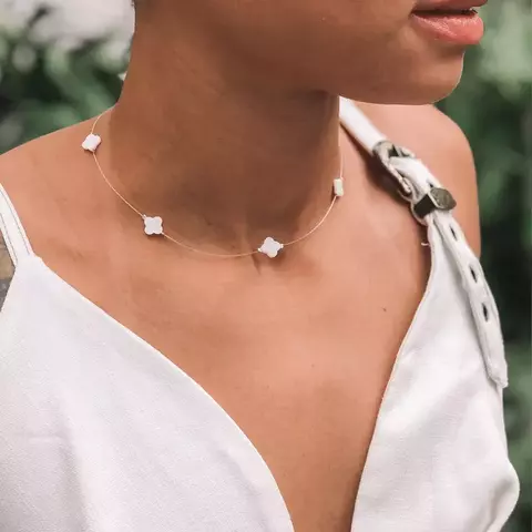 Gargantilha de Fio de Nylon com Trevos em Madrepérola