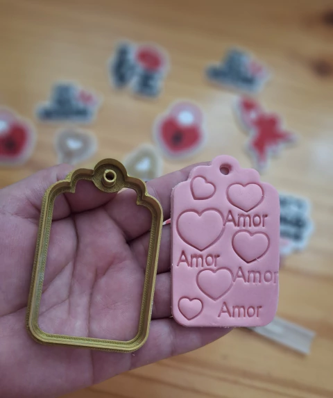 Cortante contorno tags 8cm aprox ideal San Valentin ,no incluye textura ni palabras - comprar online