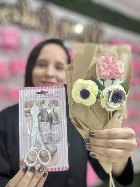 Set de picos+ clavo+ tijera para flores en butter cream/glase/crema IDEAL RAMO DE FLORES