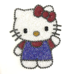 Aplique bordado termocolante com pedrarias Hello Kitty - Apliques em pedrarias exclusivos - Boutique de Aviamentos