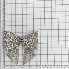 Broche Laço Carol - cor CRISTAL na internet