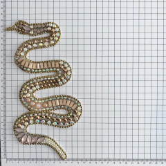 Aplique bordado termocolante com pedrarias Cobra Strass - Apliques em pedrarias exclusivos - Boutique de Aviamentos