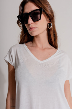 REMERA BASIC CUELLO V ALGODON IMPORTADO