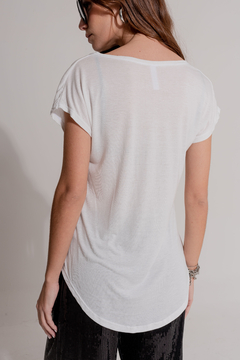 REMERA BASIC CUELLO V ALGODON IMPORTADO - comprar online