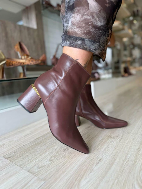 Bota Bico Fino Salto Bloco