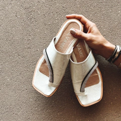 Chatita Paula blancas.