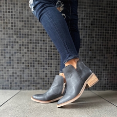 Botineta Fely gris. - comprar online