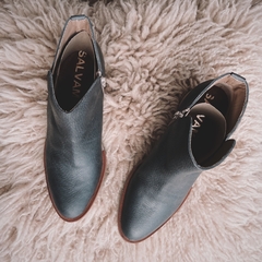 Botineta Fely gris.