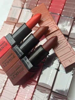 LABIAL EN BARRA - PINK 21 - Makeupholicok