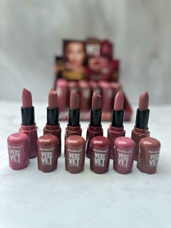 LABIAL VELVET MATTE EN BARRA - KISS BEAUTY