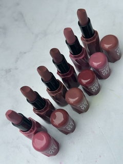 LABIAL VELVET MATTE EN BARRA - KISS BEAUTY en internet