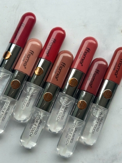 LIP GLOSS DOUBLE TOUCH 2 EN 1 - FFIOMARAR (COLORES SIN ELECCIÓN) - Makeupholicok