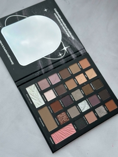 PALETA DE SOMBRAS DELICATED AND SILKY - NOVO - Makeupholicok
