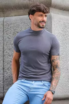 Camiseta Gola Fiji CINZ - M. ARTT na internet
