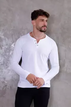 Camiseta Henley BRANCA - M. ARTT na internet