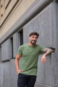 Camiseta Ney VERDE MILITAR - M. ARTT na internet