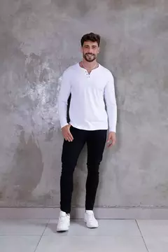 Camiseta Henley BRANCA - M. ARTT - comprar online