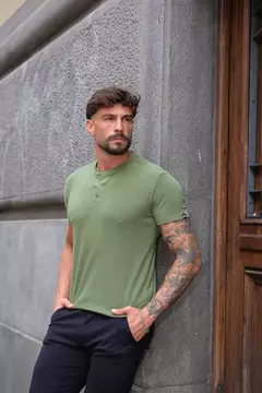 Camiseta Ney VERDE MILITAR - M. ARTT - comprar online