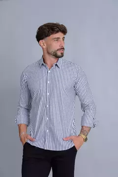 Camisa Tomás PRETA - M. ARTT na internet