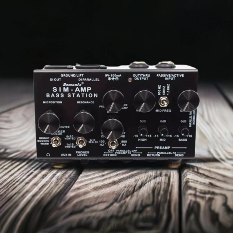 Pedal DemonFx Bass Station: Simulador de Cabina y Preamp para Bajo