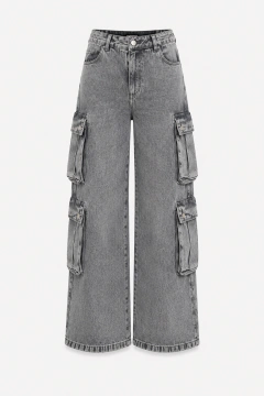 Calça wide cargo cinza black estonada com bolsos laterais duplos e corte largo