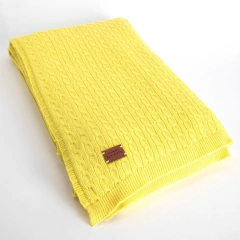 Imagen de Ruana de hilo trenzas amarillo
