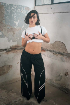 Pantalón FOMO Black en internet