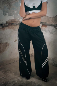 Pantalón FOMO Black en internet