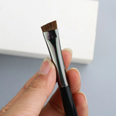 823 Eyebrow en internet