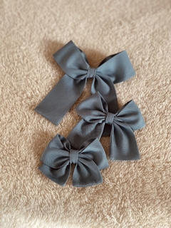 Pinza moño mediano LINDA celeste vintage - Donora Kids