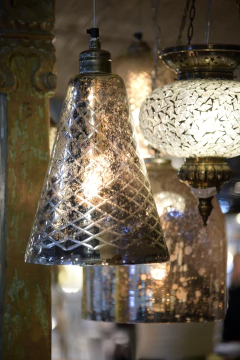 hanging lamp trian on internet