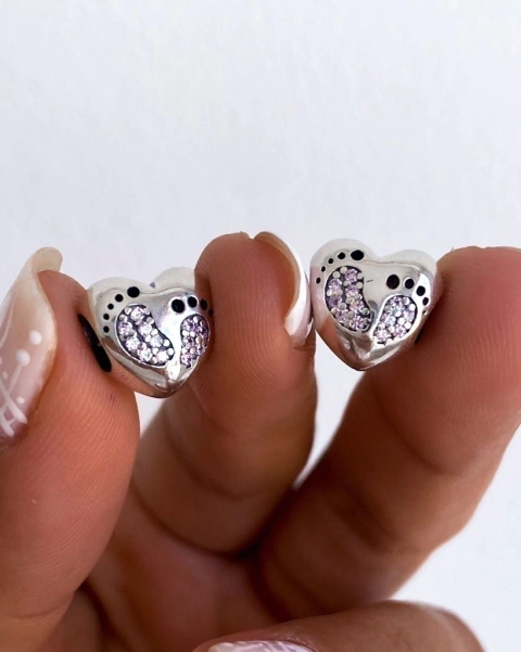 DIJE CHARM PATITAS CORAZÓN