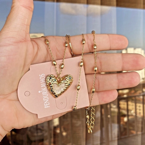 Cl 0284-1: Colar longo com pingente coração.