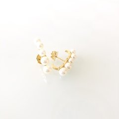 Br 0105-1: Brinco ear hook com pérolas, banho ouro. na internet