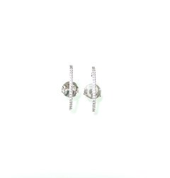 Br 0098 : Ear hook cravejado em mini zircônias.