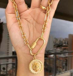 Cl 0156-1: Colar corrente dourada com pingente esmaltado. 40 a 45cm. na internet