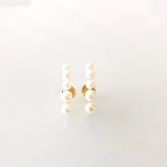 Br 0105-1: Brinco ear hook com pérolas, banho ouro.