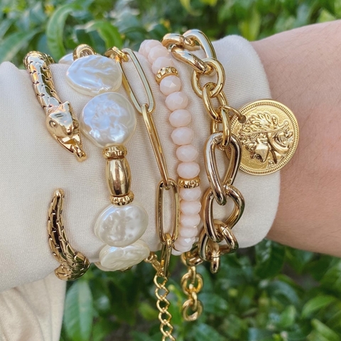 Pulseiras/ Braceletes: vendidos separadamente.