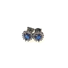 Br Br 0118-1: Brinco semijóia , modelo coração, banho ródio negro. Zircônia cor safira com detalhes em mini zircônias cristais.