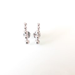 Br 0096-2: Brinco ear hook bolas lisas, ródio branco.
