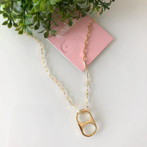 Cl 0187- 1 : Colar longo com pingente latinha.