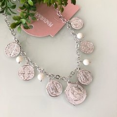 Cl 0190-2: Colar medalhas. Banho ródio branco.