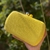 Clutch Amarela na internet
