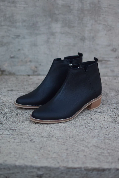 reyna botita cuero negro - comprar online