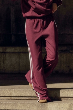 PANTALON RECTO BANDA LATERAL