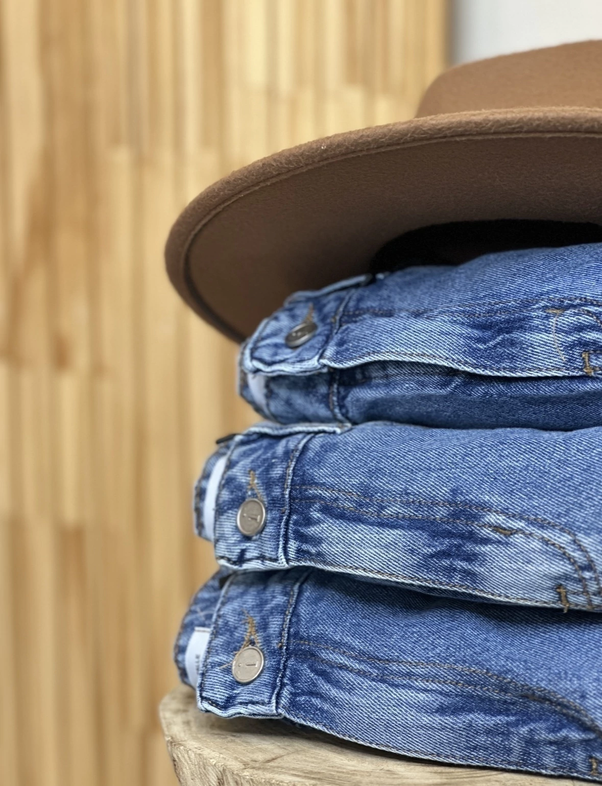 <p><span style="font-size: 18px">Denim</span></p>