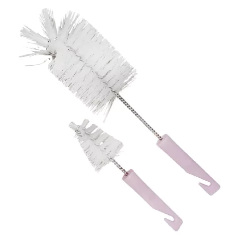 Kit de escovas para limpeza de mamadeira e bico Fidalga, com uma escova maior (limpa mamadeira) e uma menor (limpa bico), ambas com cerdas brancas e cabo rosa que permite pendurar.