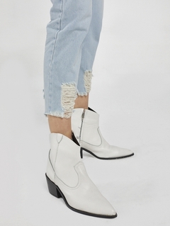 JEAN MOM BROKEN LIGHT BLUE - tienda online