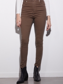 JEAN HIGH RISE BROWN ST MARIE Promo sin cambio en internet