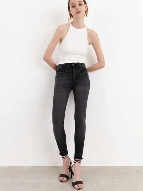 JEAN SKINNY TASH GREY Talle 32